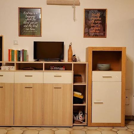 Colourful 2.5 Bedroom With Large Balcony & Garden. Prinzersdorf Экстерьер фото