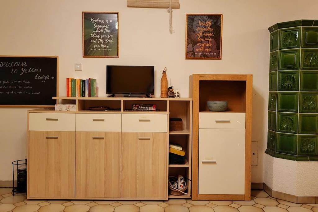 Colourful 2.5 Bedroom With Large Balcony & Garden. Prinzersdorf Экстерьер фото