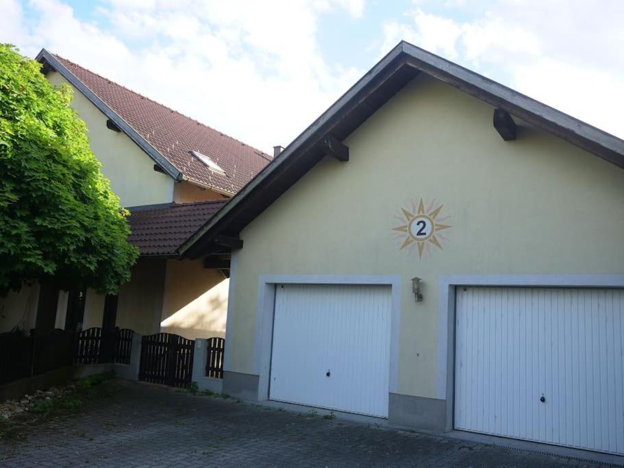 Colourful 2.5 Bedroom With Large Balcony & Garden. Prinzersdorf Экстерьер фото