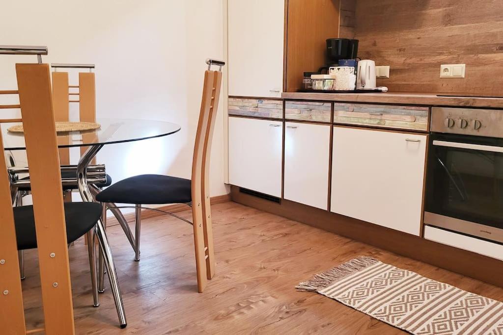 Colourful 2.5 Bedroom With Large Balcony & Garden. Prinzersdorf Экстерьер фото