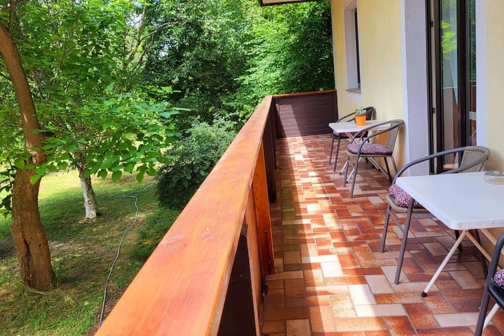 Colourful 2.5 Bedroom With Large Balcony & Garden. Prinzersdorf Экстерьер фото